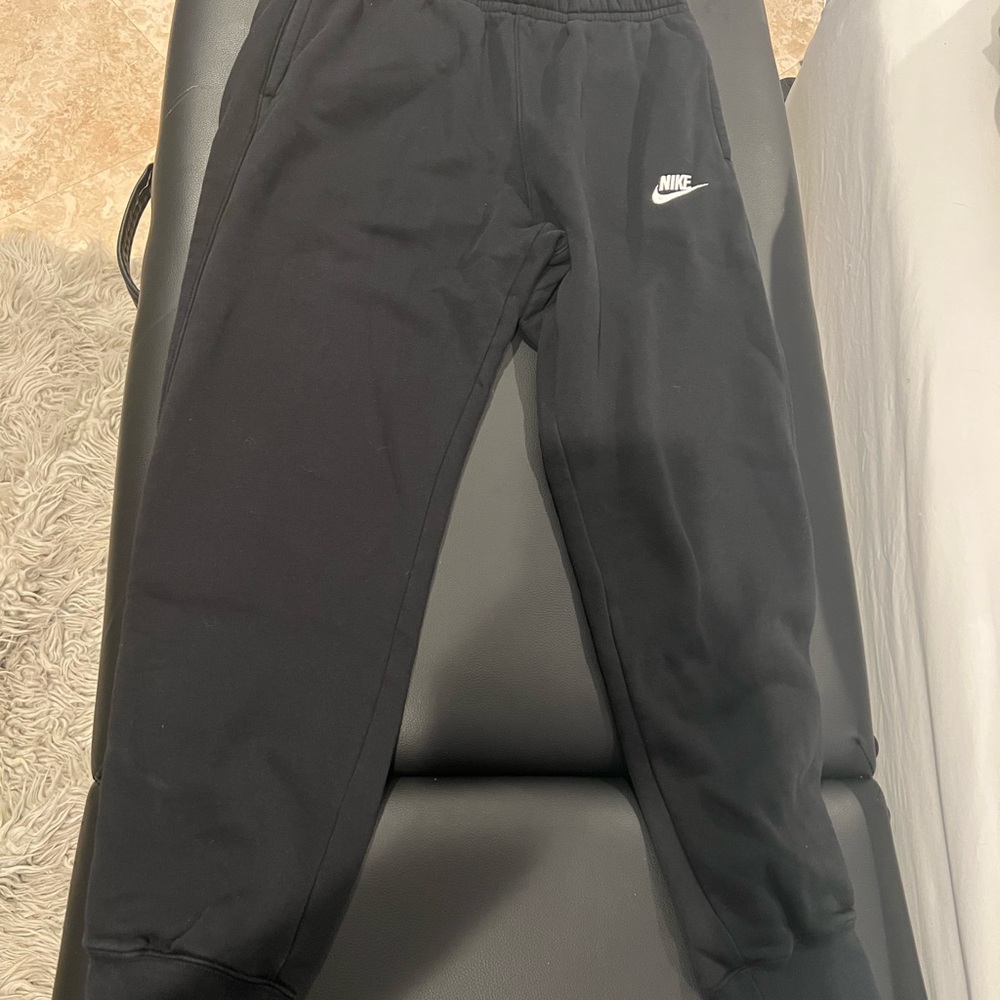 Nike Black Tapered Sweatpants with Ribbed Cuffs( unisex)